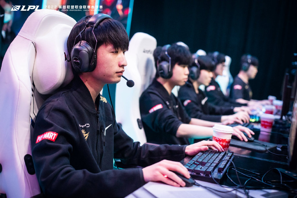 PG-包含Rookie爆冷击败老鹰，惊险取胜引爆全场！的词条